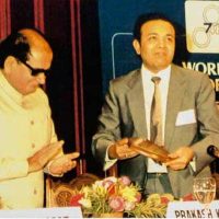 Union-Minister-Dr-H-K-L-Bhagat-presenting-1st-Award-of-International-Council-of-Family-Health-to-Dr-Kothari-New-Delhi-1985